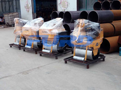 福瑞得機(jī)械5臺壓路機(jī)，一臺混凝土整平機(jī)及時(shí)發(fā)貨