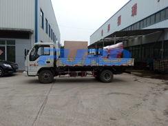 福瑞得機(jī)械瀝青灌縫機(jī)，手扶雙輪壓路機(jī)裝車成功及時(shí)發(fā)貨